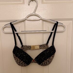 Chic Leopard Print Bra with Black Lace